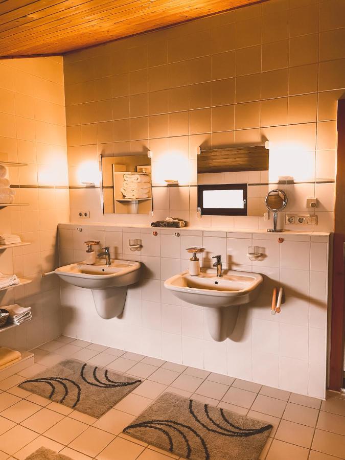 Vogtareuth Naturnahes Familienchalet Mit Garten - Wifi - Netflix - Nur 15 Minuten Vom Chiemsee Und 35 Minuten Von Muenchen Entfernt מראה חיצוני תמונה